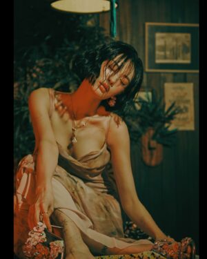 Nana Instagram - NANA
첫번째 개인작업 1

photography @kimmoondog
hair @silvergun_96
makeup @chaewonkeeem
styling @sensyal
art @solty_kimyesol