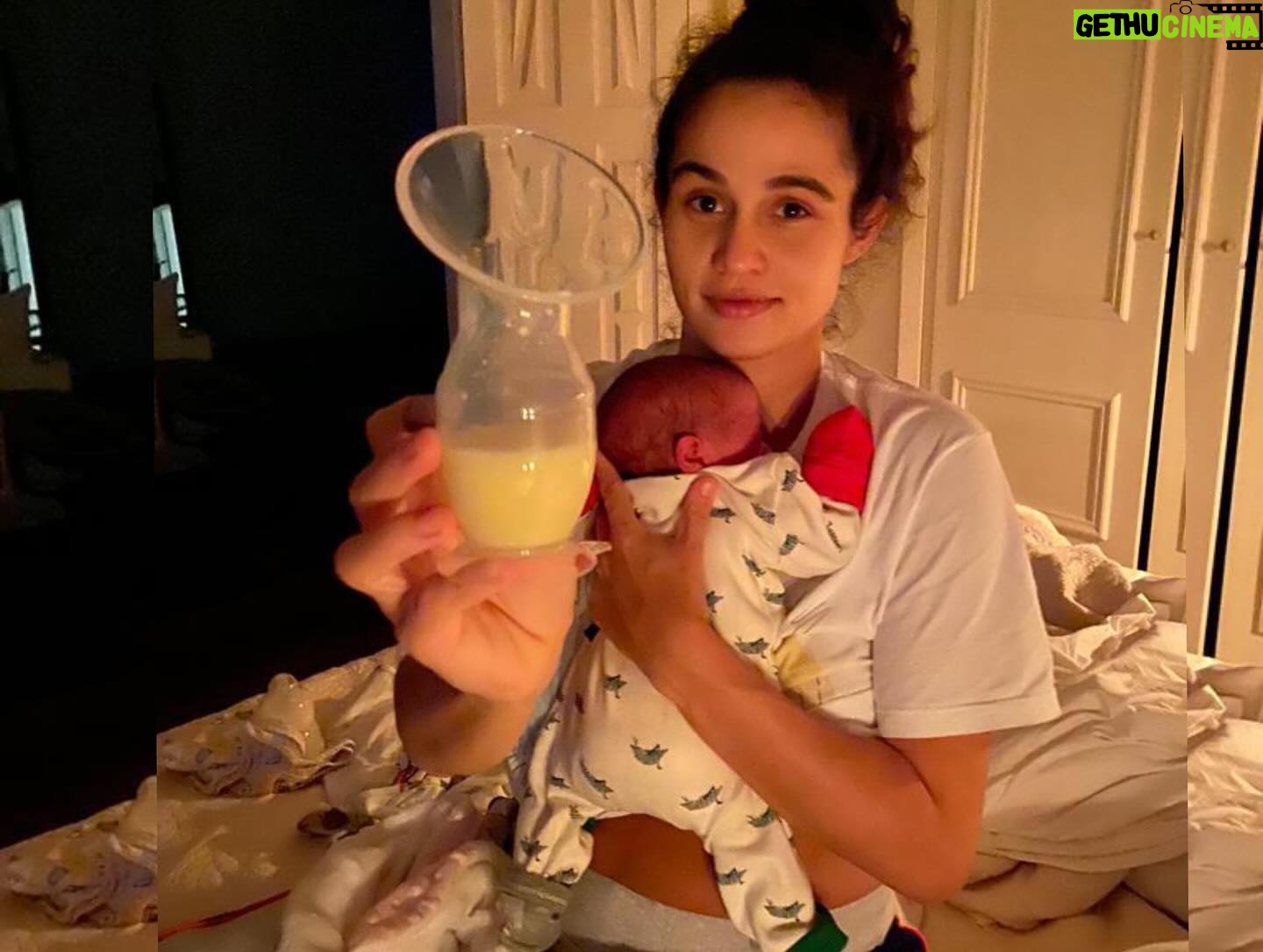 Nanda Costa - 110.1K Likes - Coloque sua foto amamentando aqui do meu ladinho, e embarque comigo nesse carrossel, para celebrarmos juntas o Agosto Dourado (que já está chegado ao fim).
Amamentar pode ser doloroso, exaustivo, frustrante e nem sempre possível. Pra mim foi uma delícia, um respiro, no terror do puerpério.
Se puder/quiser, me conta nos comentários como foi pra vc 🙏🏽🙌🏽
Que possamos nos acolher nessa jornada, seja amamentando ou alimentando de outras maneiras. Amor e cuidado vão além do leite materno. 🌼
Bom dia !
#AgostoDourado #Amamentação #MaternidadeReal #TodasAsMães”