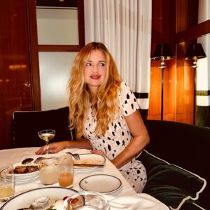 Nanda Ziegler Instagram - In the end, It’s not about the dinner. It’s all about the Cipriani’s Meringue Cake 🍰
