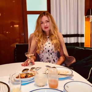 Nanda Ziegler Instagram - In the end, It’s not about the dinner. It’s all about the Cipriani’s Meringue Cake 🍰