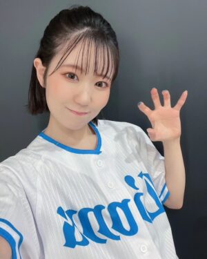 Nao Toyama Instagram - がお～🦁

TVアニメ「終末トレインどこへいく？」

西武ライオンズさんとのコラボで、

和氣あず未ちゃんと一緒に、
昨日、始球式をやらせていただきました！

スカートは音楽活動スタッフの櫻井ちゃんが貸してくれました～ありがたや～😭😭
めっちゃかわいいデニムキュロット💖

アニメのことを皆さんに知っていただけたらというのはもちろんのこと、
金子侑司選手の引退試合という大切な日にお邪魔させていただくことになり、
すごく緊張もありましたが、
それ以上に感動のつまった試合を拝見させていただけて、
もう楽屋も大盛り上がりでした！
ひとときも見逃すことのできない忘れられない一日になりました……！！

この始球式に向けてやれるだけ投球練習もしてきたので、ひとまず恥ずかしくないまっすぐな球も投げられた……！！！

ほっとした……！😂笑

関係者の皆様、野球ファンの皆様、
終末トレインを応援してくださっている皆様、
昨日はありがとうございました！

今週末9/20（金）19:00からはアニメ一挙配信もありますのでぜひ観てね🚋
