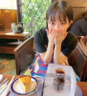 Nao Toyama Instagram - 「グラブルエクストラフェス2024」で
神戸にお邪魔していました！！

私の大好きな「にしむら珈琲」さんに行ってきました！
今回は北野坂店さん！

ずっと気になっていた
夏期限定！氷の器のアイスコーヒー🧊

カフェ好きとして一度は飲んでみたかったこちらのコーヒー。
改めて贅沢な一品だと実感しました……！

氷の器で目も舌もとても涼むことができました。
ありがとうございます❄

前に食べたナッツのケーキも美味しかったけど、

今回のオレンジのケーキも最高にコーヒーに合っていて美味しかった……😌

店内のアンティークな小物にも癒されて、
少しの時間でしたが素敵な旅気分を味わえました🌿

皆さんも、

夏のお出掛け、
安心安全に気を付けて楽しめますように🎇