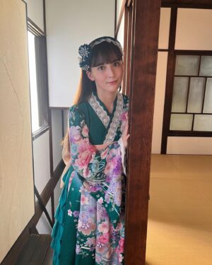 Naomi Payton Instagram - ୨୧

Febriさん連載
#並行多元ヒロインズ 第14回のテーマは
「日本人形の夏休み」

私も日本人形になれるなんて！
とっても嬉しいっ💞

この後ろ姿を見てほしい…！！！
大きいリボンとフリルがとっっっても可愛い🤍

#Febri さん
#03 #声優