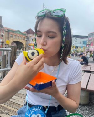 Naomi Trauden Instagram - 少し前に友達とユニバ💚

高校生の時によく行ったユニバ、8年ぶりくらいに行ったらさらにパワーアップしてた！！ミニオンまんもうまうまでした🤤