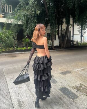 Natalia Téllez Instagram - Sus tíos de confianza presentan: boda vampírica en la que baile Rosalía 🥀