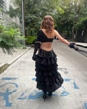 Natalia Téllez Instagram - Sus tíos de confianza presentan: boda vampírica en la que baile Rosalía 🥀
