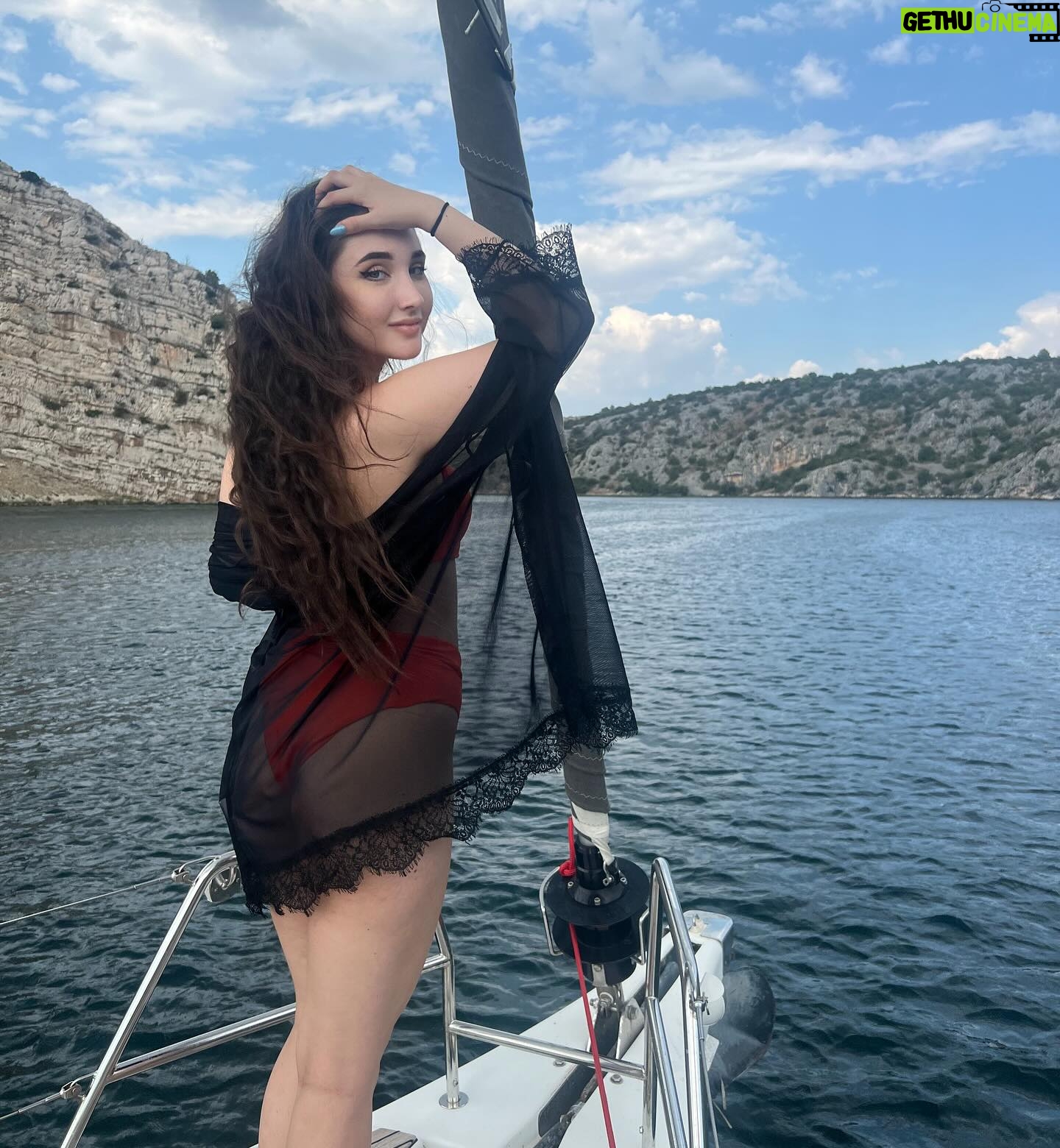 Natálie Grossová - 2K Likes -