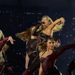 Natalie Peterson Instagram - In honor of Taylor playing one of my fav Rep songs tonight 💚 Only 2 more shows left at Wembley! Let’s go!!!🔥 

#tstheerastour #reputation #wembley #london #england #erastourdancers