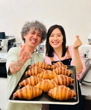 Natalie Tong Instagram - 以前我們常常去馬來西亞宣傳
每次都會去她的節目
沒想到
最後變成我在馬來西亞的朋友
這位小女孩
年紀小小
但擁有大大的理念
加油吧 
努力實現自己的夢想
@emelypoon 

也非常開心可以在訪問中
做我喜歡的事情
謝謝 @oldmanteh99 
來自馬來西亞的老師
他的牛角包真是令人一試難忘
🥐🥐🥐🥐🥐

還有 @boulangerie_alice 
因麵包而結緣
謝謝你每次的協助
從英國到香港
🤭🤭🤭

今晚記得睇啦

#NT