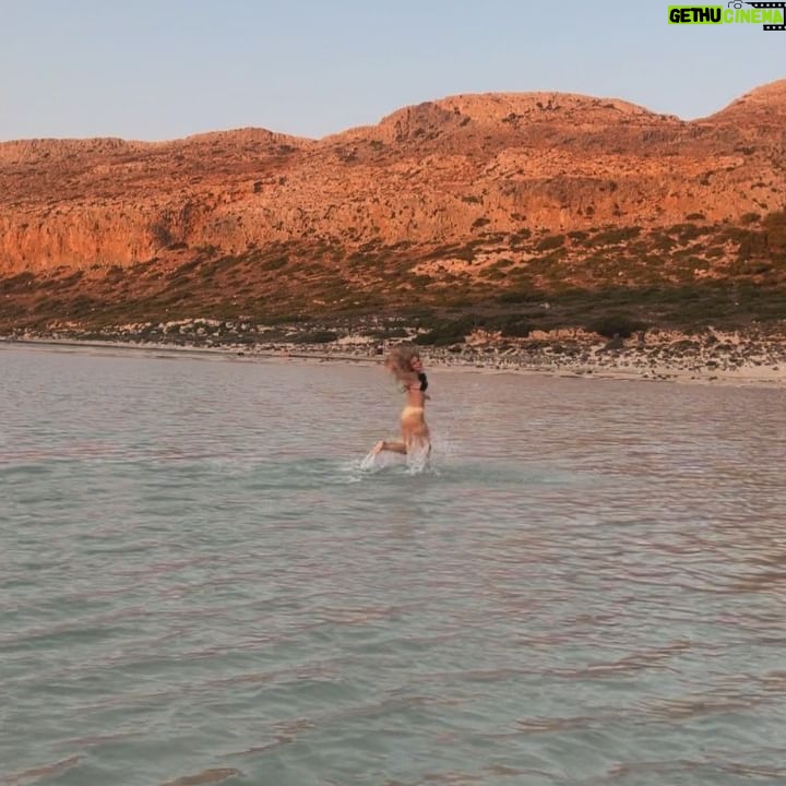 Natasa Exintaveloni - 10.2K Likes - Τα ĻĻĻινά, Ļā αĻογεĻμαĻα,
Ļε βαγĻνια κλειĻμĪνο
ĻĻĪæĻĻαθεί νā αĻĪæĻĻγει
ĻĻμαĻα άλλα
ĻĪæ ĻĻμα
μĪĻα ĻĻĪæ ĪæĻοίο Ļ
ĻάĻĻĻ,
αĻ
ĻĻ, ĻĪæĻ
με ĻĻοΓίΓει ĻĻαθεĻά
και θα ĻĪæ κάνει Ļάλι
αν κάĻĪæĻε, ĻĪæĻĪ, Ļε ξαναΓĻ,
κι ĪµĪ½Ļ ĪµĪ³Ļ ĪøĪ± ĻηγαίνĻ
κάĻĪæĻ
αλλοĻ
εκείνο θα ĪĻĻεĻαι ολĻκληĻĪæ
Ļε ĻĪνα.
ĪĻ
ĻĻίνη Īκανά