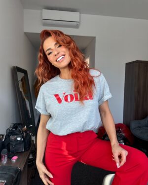 Natasza Urbańska Instagram - Zostalo 11 dni do @roztanczony_pgenarodowy ! Szykujemy dla Was cos extra ! 🔥 

pozdrowienia z planu The Voice Kids ! 👋