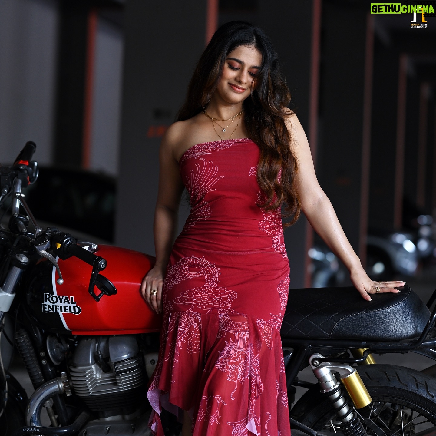 Nayanthara Chakravarthy - 21K Likes - ❤️🔥
@rojan_nath
@cinehome.magazine
@zintos_makeup_official