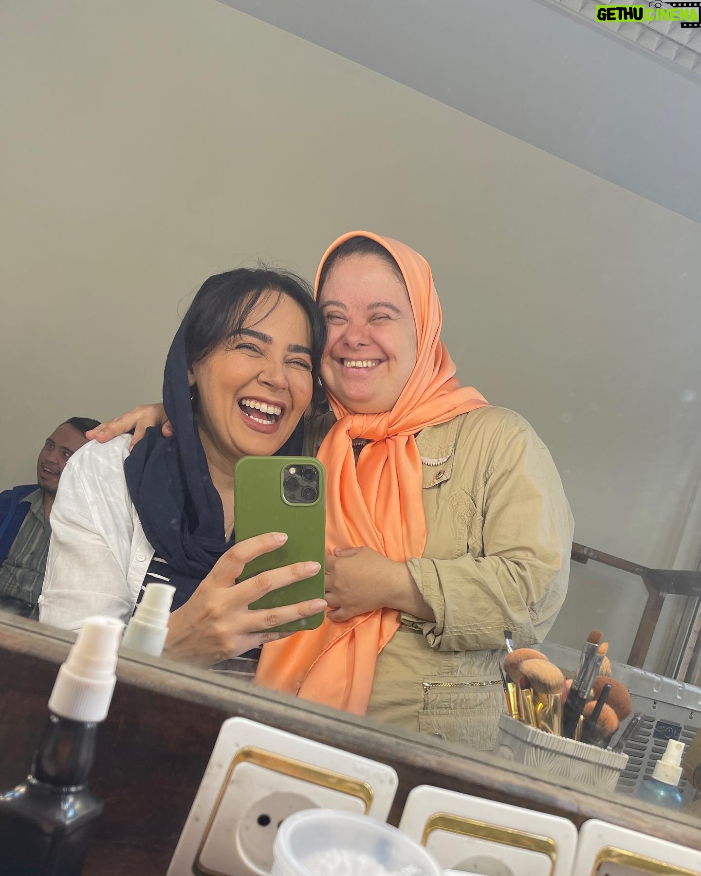 Neda Ghasemi - 53.4K Likes - .
قند و نبات💛🧡
#ناهید_قهرمانی
#سندروم_داون