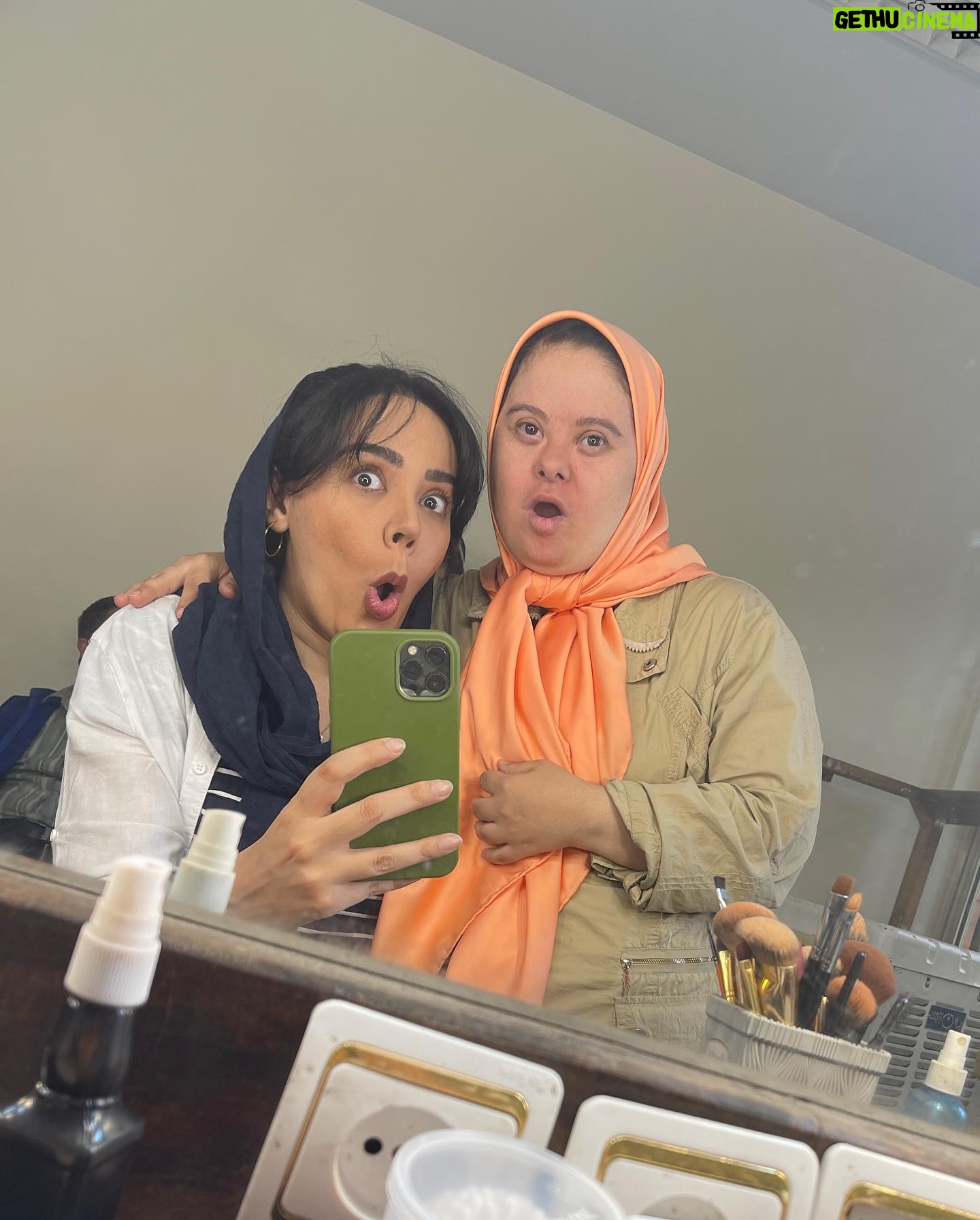 Neda Ghasemi - 53.4K Likes - .
قند و نبات💛🧡
#ناهید_قهرمانی
#سندروم_داون