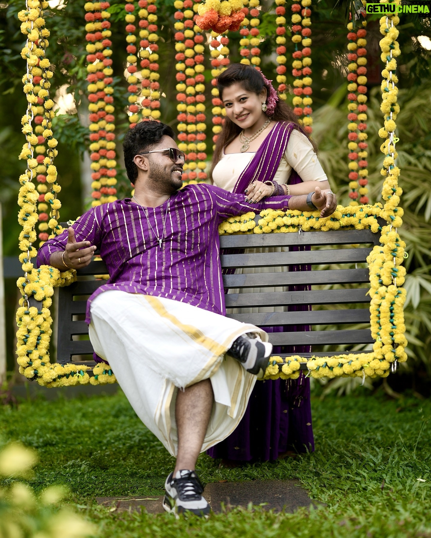 Neema Mathew - 31.6K Likes - Last pic is my Fav 🩵
.
.
👗: @label_swasti
Jewellery: @ambell_collection
📸: @_rnr_photography_
📍: @_black_nest_
.
.
.
#onam #couplegoals #coupleshoot #love #saree #onamspecial #sanjutechy #nannuzzz