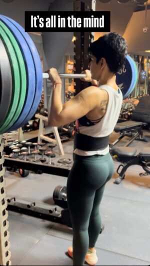 Neeti Palta Instagram - It’s all in the mind. And that’s where it’ll stay. 
#pagalhaikya 
.
Video credit: @mohsink_fitness 
#gymgirl #gymrat #ﬁtness #fitnessfail #gymmemes #gymmemes #gymfail #gymfails #gymmasti #gymgoofing #almoststrengthtraining😁