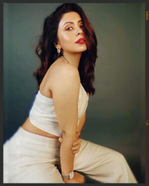 Neha Sargam Instagram - and on the 🪨🪨!