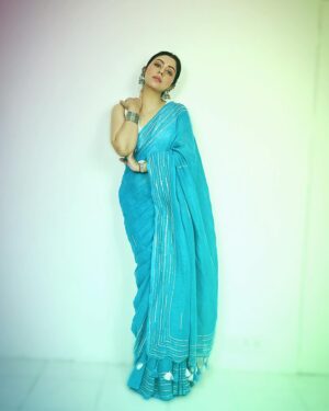 Neha Sargam Instagram - The ब्लू wave!! 🌊
.
.
.
.
.
.
@mayank99683 @_charismastudio @hmua_rakshapatel._ @buyatbanarasee