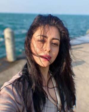 Neha Sargam Instagram - You’re looking at the camera crumbs of a bohot badi wali hoarder 🤓😭
.
.
kochi kochi kachchi sayonara 👋🏻