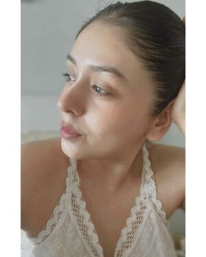 Neha Sargam Instagram - Oily hair हर बार on इतवार!! 
.
.
my sense of a happy Sunday 😎