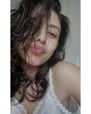 Neha Sargam Instagram - Oily hair हर बार on इतवार!! 
.
.
my sense of a happy Sunday 😎