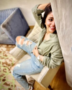 Neha Sargam Instagram - A brief affair with a sofa and a chair🪆