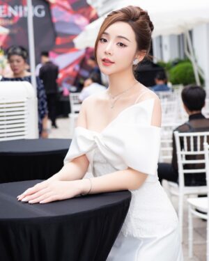 Nguyễn Quỳnh Instagram - 🦋