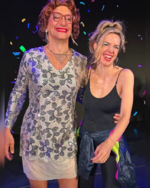 Nicolás Vázquez Instagram - Amiga y compañera soñada: @julietanaircalvo te deseo lo mejor siempre!
Fue hermoso compartir este proyecto con vos. 
La primera foto tiene más de 2 años, empezábamos a soñar lo que sería Tootsie.
Muchos momentos compartidos quedan en nuestros corazones. Ahora anda a disfrutar de tu embarazo como corresponde. Te voy a extrañar, pero festejo tu decisión. La rompiste toda. Tu julia fue espectacular. Gracias por confiar en mi. Te quiero y admiro. Hasta la próxima! Ahora a cuidar tu verdadero éxito. 
* y cuando nos extrañes vení a ver alguna función, que acá te espera una familia. 🙌🏽❤️🎭👆🏽