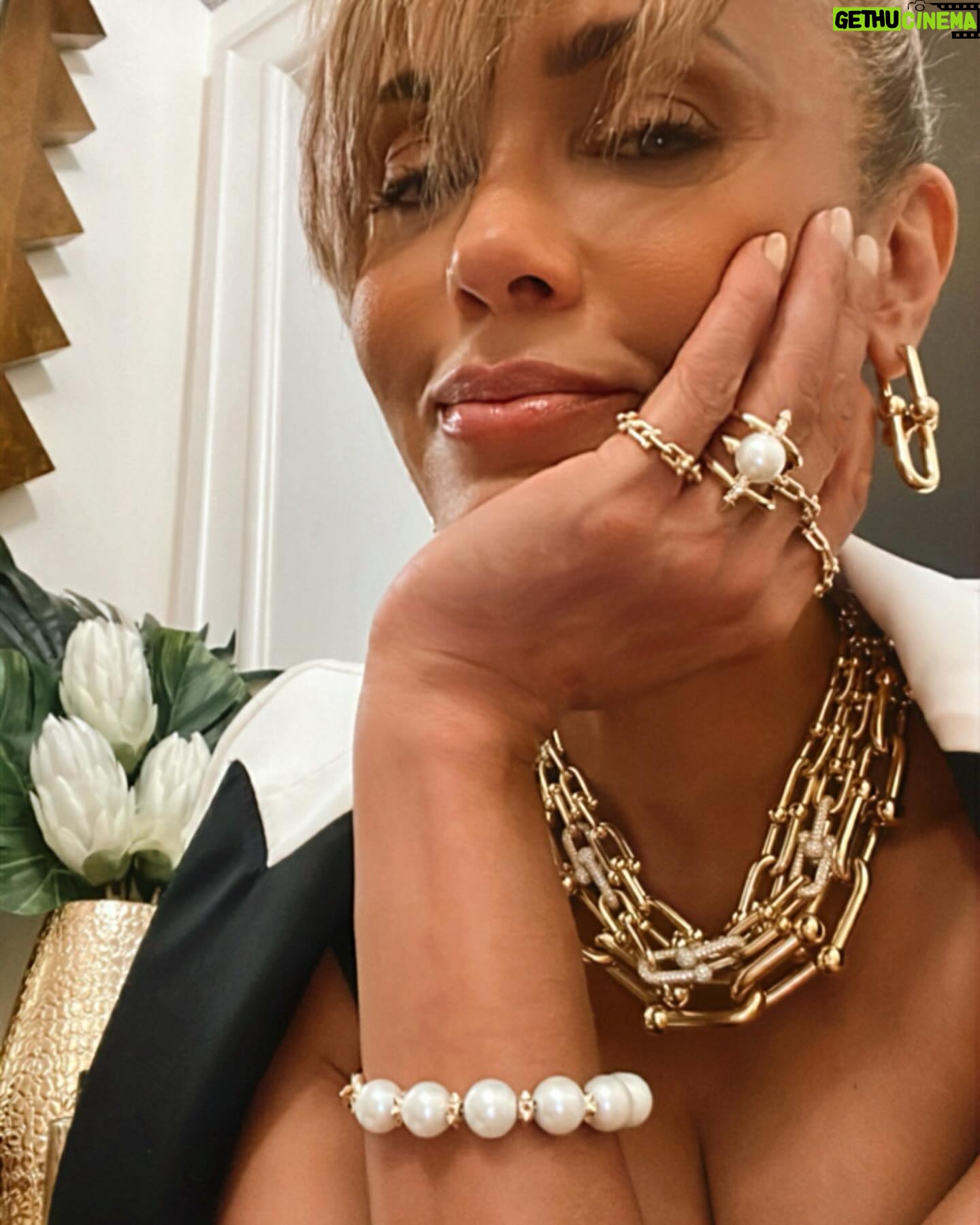 Nicole Ari Parker - 14.5K Likes - Wish you were here…we could have Breakfast at… 💎
@boriskodjoe ❤️
@tiffanyandco ✨