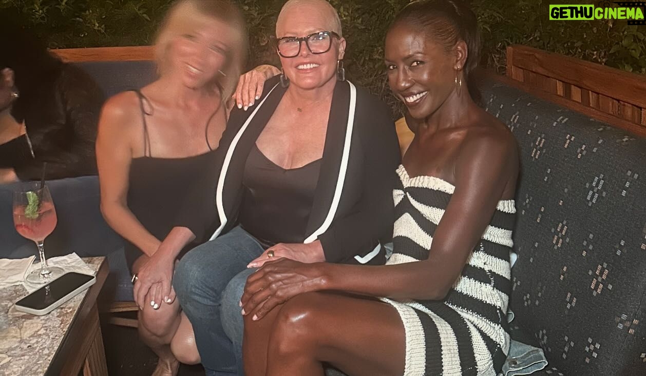 Nicole Eggert - 2.4K Likes - Had a great time last night at the āAfter Baywatch - a Moment In The Sunā docuseries premiere party - was fantastic to see everyoneās beautiful smiling faces. I didnāt get a lot of pics bcz I find myself just really living in the moment and forgetting to take the camera out.
Thank u to @hulu and @abcnewsstudios for putting on such a great time! ā„ļøā„ļøā„ļø