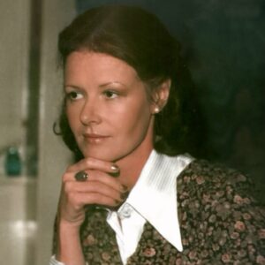 Nicole Kidman Instagram - My sister and I along with our family want to thank you for the outpouring of love and kindness we have felt this week. 
 
Every message we have received from those who loved and admired our Mother has meant more to us than we will ever be able to express. Thank you from our whole family for respecting our privacy as we take care of each other ❤️