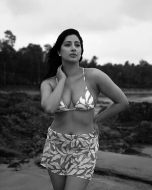 Niharica Raizada Instagram - "The Babe"

#NiharicaRaizada 

Shot by @karimiglimpse