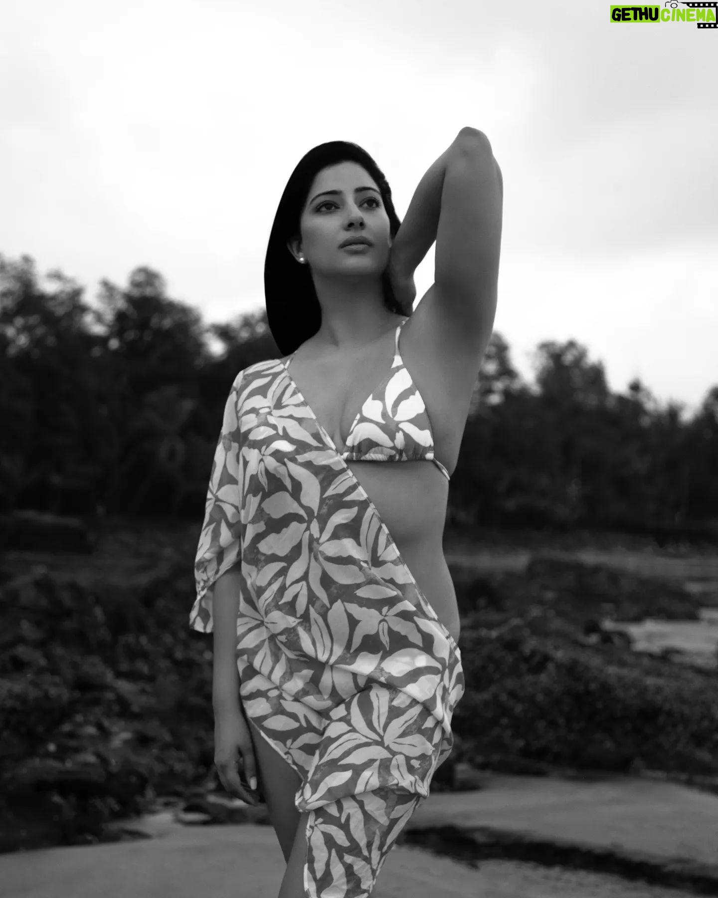 Niharica Raizada - 10.7K Likes - "The Babe"
#NiharicaRaizada
Shot by @karimiglimpse