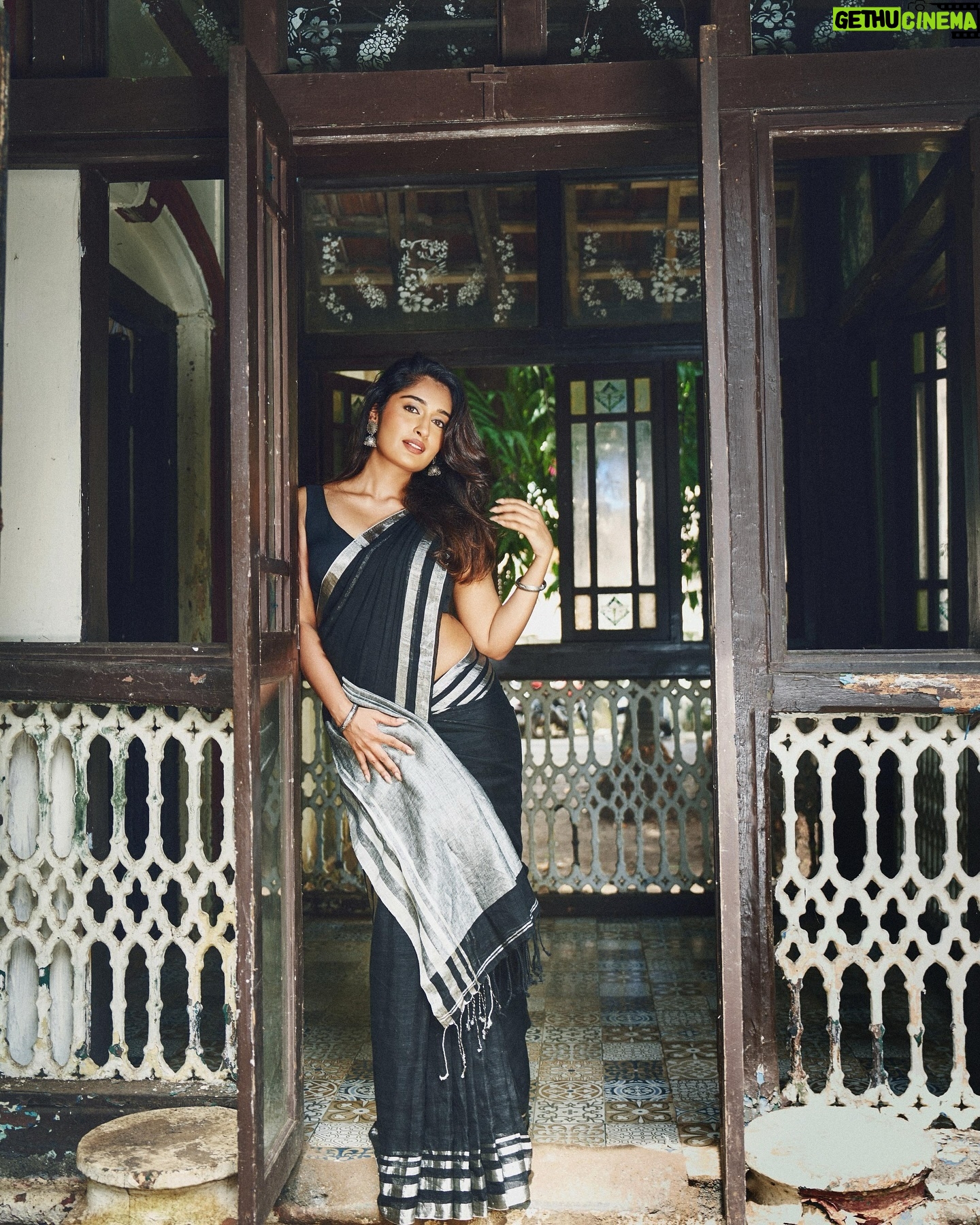 Niharika Nm - 370.6K Likes - Ra ra 🙃
Shot by @visualaffairs_va
MUA @skinbysakhshi
Hair @hairstoriesbyrishikaa
Wearing @eternitybysakshi
Location @elitaavilla