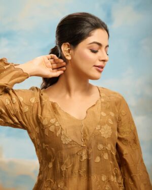 Nikhila Vimal Instagram - Bits of bliss ✨
Photographer : @jibinartist @plan.b.action 

Styling : @styledbysmiji

Makeup : @femyantony

Outfit : @lisdesigns.in

Jewellery : @keya_by_karthika

Cam asst : @dayonphotos