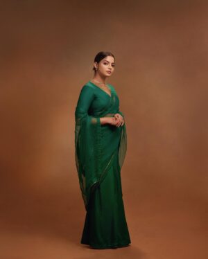 Nikhila Vimal Instagram - ♥️
Photographer : @jibinartist @plan.b.action 

Styling : @styledbysmiji 

Makeup : @femyantony

Outfit : @nisharahmed_

Cam asst : @dayonphotos