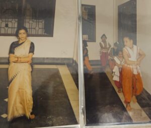 Nikhita Gandhi Instagram - Happy teachers day to all my teachers and gurus! Thank you for your love and guidance and making me who I am today! 

Missing my music teacher Swapna aunty in this carousel..🎵🎶

#happyteachersday