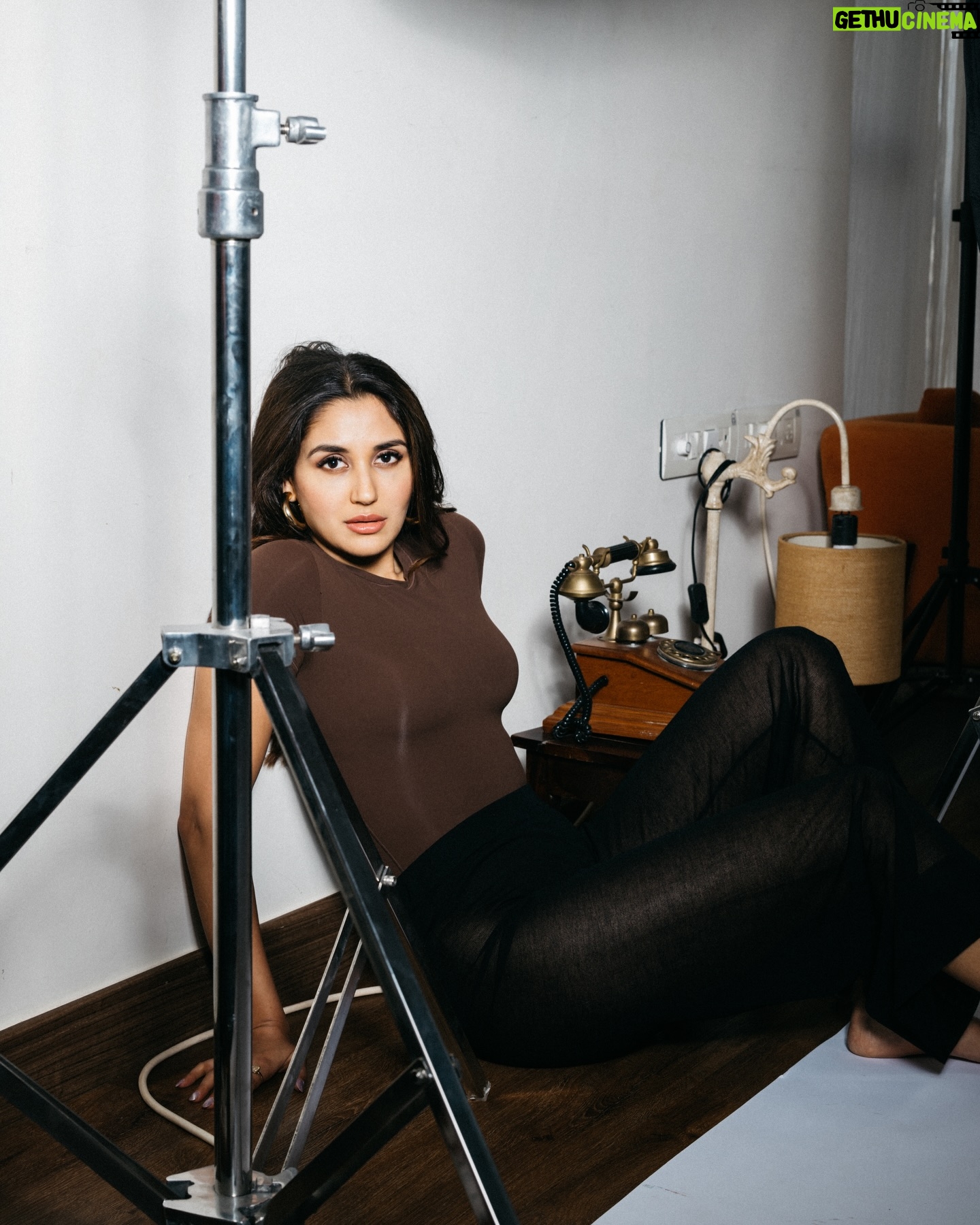 Nikita Dutta - 185.3K Likes - Just a casual cookie 🍪🤎
.
.
.
.
.
.
.
📸: @bharat_rawail
Styled by @henna.akhtar
HMU: @hairandmakeupbypinks @sudhahairstylist