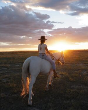 Nikki Reed Instagram - Cowgirl things 🌾