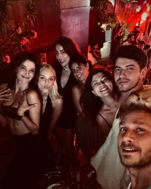 Nilperi Şahinkaya Instagram - delikanli bi tatildi:)🥂 

(reklam icerir)