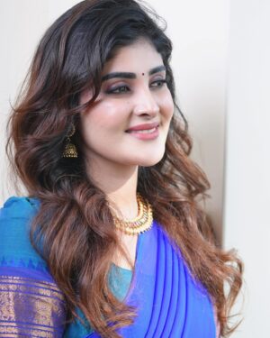 Nimeshika Radhakrishnan Instagram - 🦋💙🩵🦋
Wearing : @chettinad_sarees 🦋
