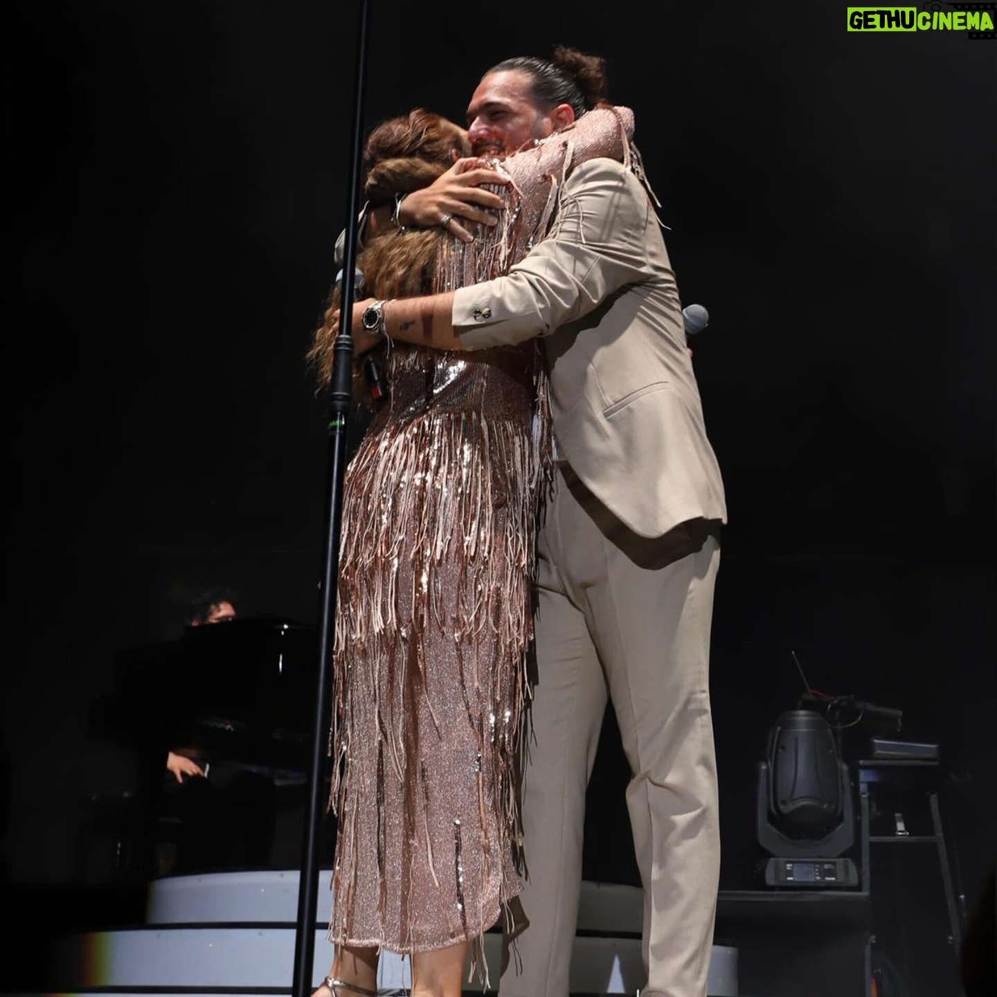 Niña Pastori - 24.1K Likes - Qué bonito fue lo de anoche en Córdoba y qué placer sentiros, qué gusto compartir con mi @ezequielmontoya_music y disfrutar de tu cante 🍀
Os quiero familia! Os veo esta noche en Sevilla 💜
👗 @andrew.pocrid
🪡 @paco_rus
👠 @martinellishoes
💄 @vickymarcosg
📸 @javierescalona.fotografia
#CaminoGira2024 #MisFansLosMejoresDelMundo #SoldOut