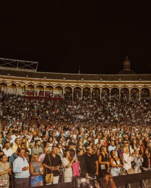 Niña Pastori Instagram - En esta vida hay de todo, como es natural, y yo tengo la suerte de vivir una rodeada de gente bonita que quiero, respeto y admiro.

Os quiero a todos los que hacéis posible que yo pueda disfrutar de esto tan bonito. Como decía Manolo Sanlúcar, la música es de las cosas más nobles que tenemos. ✨
Gracias mi @morente.estrella! Tenemos que hacer más cositas juntas. 

Mi @antoniomorenopolito, mi @marialadellunaroficial, todos mis músicos, mi @claudiacruzbailaroa y mis dos coristas, @sandrazarzanaoficial y @antonellanogaredo 

Os amo 💜

Gracias también a @grupoconcerttour y @nochesdelamaestranza. 
👗 @cristinagarcia_moda 
🪡 @paco_rus 
💄 @mateo.makeup 
💍@ignaciodepilarjoyasexclusivas 
📸 @pilar.pdz @carmenccc @evapuerto20 

#CaminoGira2024 #MisFansLosMejoresDelMundo #Sevilla #SoldOut