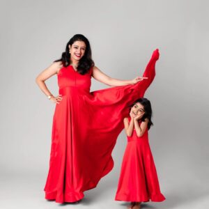 Nisha Krishnan Instagram - Twinning with Daughter 🥰

Dear @mommyshotsbyamrita I love the way you capture the light and the colors. Your composition is fantastic! You really know how to frame a shot and create a sense of balance and harmony.
Thank you for the fantastic pictures ❤️❤️🤗🤗

CAPTURED BY📸 : @mommyshotsbyamrita
Customized outfits by: @yadvi.boutique

#momdaughter #teamgirls