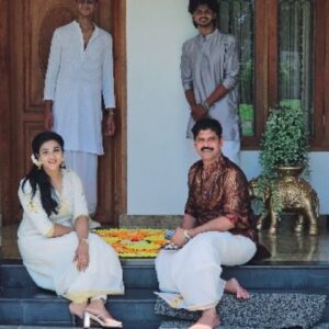 Nitha Promy Instagram - നല്ല ഓര്‍മ്മകള്‍ സമ്മാനിച്ചു മറ്റൊരു ഓണം....
 നിങ്ങളുടെ ഓണം happy ആയോ ??

Costume @tanmayeecreations

#onam #2024 #reels #pookkalam #celebration #instagram #instareels #mallu #malayali #kerala #keralagram #instagood #instagramreels #mallugram #viral #instagramers #promykuriakose #nithapromy #ronithpromy #richardpromy #viralreels #reelsgram #malayalam #reelsinstagram #family #reelitfeelit