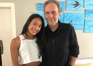Nona Sobo Instagram - ¡El día ha llegado! 🎬 Hoy a las 22:50h, se estrena la 4ª temporada y última de mi primera serie @entrevias_tv , y con ella, me despido de un personaje que ha significado tanto para mí…🙏 Gracias de corazón a todo el equipo increíble que ha hecho posible esta aventura y a todos ustedes, los espectadores, por acompañarme en este viaje. Vuestro apoyo ha sido mi mayor motivación. Ahora, ¡A disfrutar de esta nueva temporada que hemos preparado con tanto cariño! 
PD: Os dejo esta foto del 2019, cuando @_jose_coronado y toda la cadena @mediasetcom confiaron en mis inicios del cine