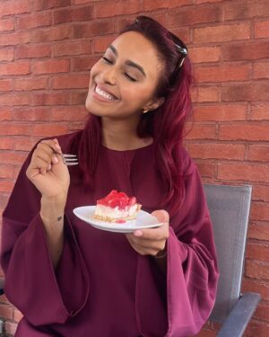 Nora Gharib Instagram - Birthdaygirl 💐🌸 Dank jullie wel allemaal voor alle lieve wensen🥹🤍