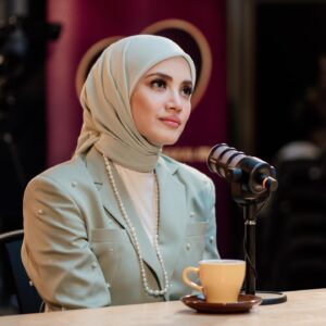 Nur Fazura Instagram - Saksikan karya terbaru Faz.. “Andartu Kosmopolitan” di @viumalaysia bermula hari ini, 13 September 2024. 

Lots of Love 💖✨

@ermafatima 
@fazlinaahmaddaud 
@theaqasha 
@adira.suhaimi 
@malekmccrone

make up : @nuex_rosli 
attire : @zaimizulkafli 
hijab styling : @nurhanahalim 
photos : @hasifikri