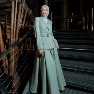 Nur Fazura Instagram - Saksikan karya terbaru Faz.. “Andartu Kosmopolitan” di @viumalaysia bermula hari ini, 13 September 2024. 

Lots of Love 💖✨

@ermafatima 
@fazlinaahmaddaud 
@theaqasha 
@adira.suhaimi 
@malekmccrone

make up : @nuex_rosli 
attire : @zaimizulkafli 
hijab styling : @nurhanahalim 
photos : @hasifikri