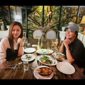 Oh Na-ra Instagram - 닮은듯 비슷한듯..우리 닮은 것 같은데?
#소유진 소여사의 외출!
같이 공연보고 맛있는 저녁 옴뇸뇸뇸😚